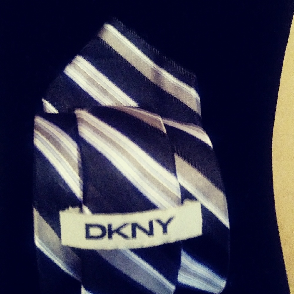 DKNY MENS SILK TIE